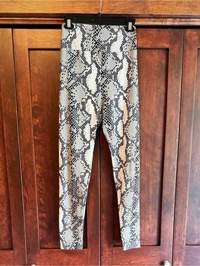 LuLaRoe Black & White Snakeskin Leggings